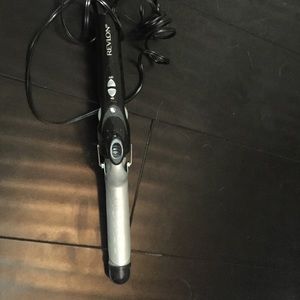 1 in Revlon curling iron with heat sleeve