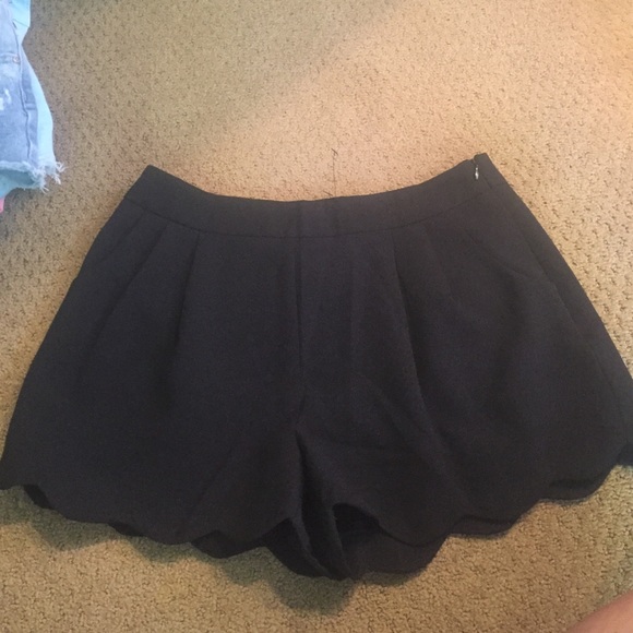 Lush Pants - black scallop shorts