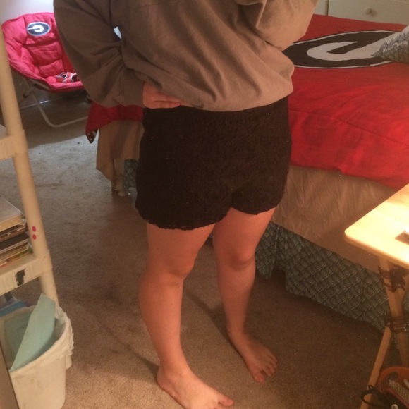 Abercrombie and Fitch lace shorts - Picture 3 of 3