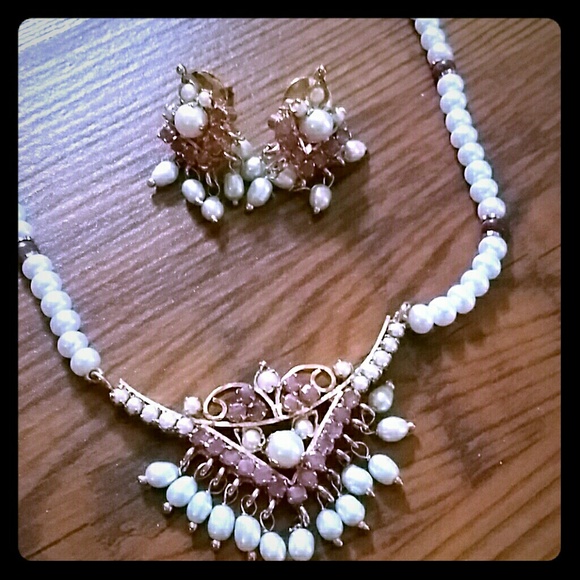Lovely necklace and matching earrings