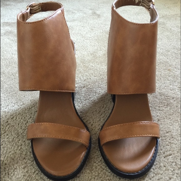 Forever 21 chunky heel sandals. 5.5 more of a 6.5