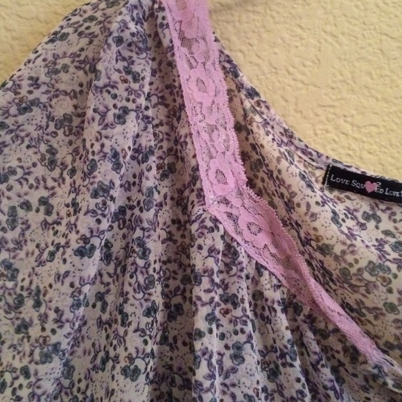 Flowered top - Picture 2 of 2