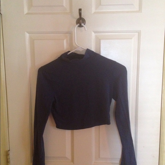 Long sleeved navy crop top