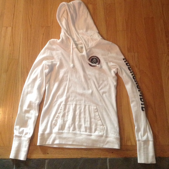 💥TRADED White Abercrombie sweatshirt - Picture 1 of 3