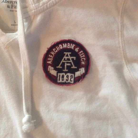 💥TRADED White Abercrombie sweatshirt - Picture 2 of 3