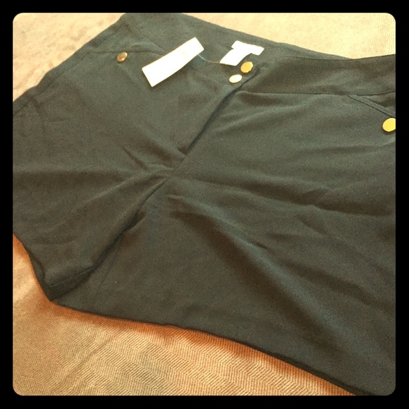 🆕❗️Caché Black Rayon Dress Shorts