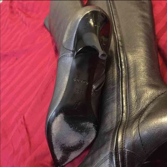 Authentic Louis Vuitton boots - Picture 1 of 3