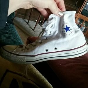 White converse!! OFFER UP!!!