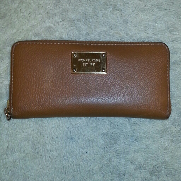Authentic Michael Kors Zip Around Wallet