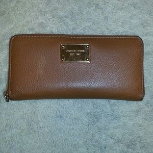 Authentic Michael Kors Zip Around Wallet