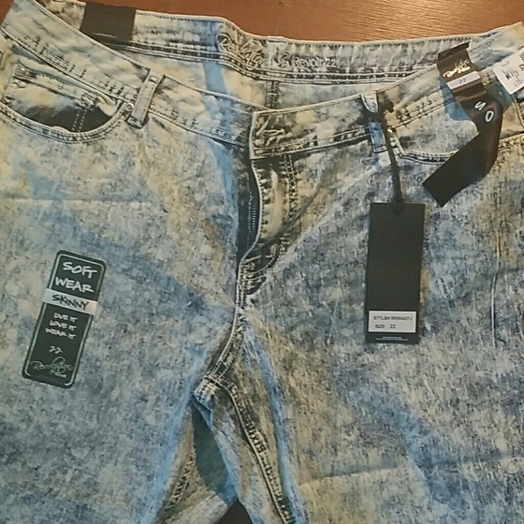 Plus size Jeans - Picture 2 of 2