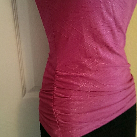 Beautiful top - Picture 3 of 4