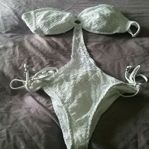 Strapless white knit monokini