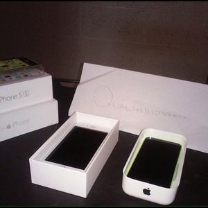 Green iPhone 5c/gold iPhone 6