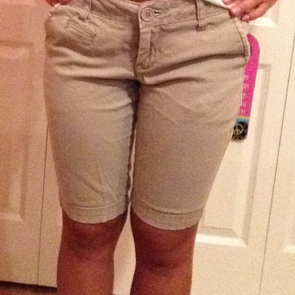 Capris - Picture 3 of 4