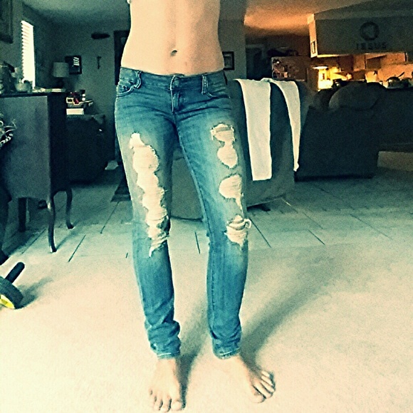 Decree distressed jeans