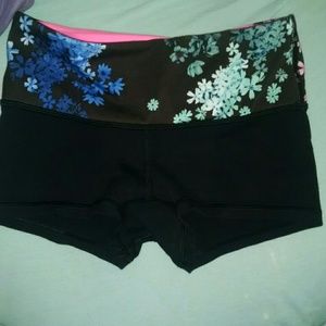 Floral Lululemon Athletica Shorts Size 2
