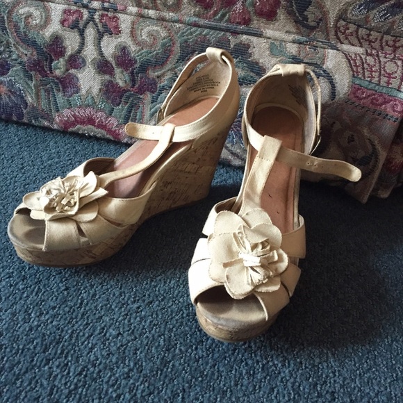 Light Tan/Nude Wedges
