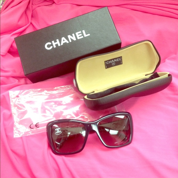 New and never been worn Chanel sunglasses