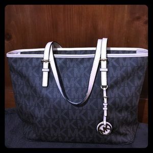 MICHAEL KORS JET SET TRAVEL TOP ZIP TOTE