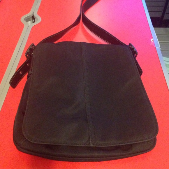 Coach Handbags - AUTH COACH CROSS-BODY EXCELLENT COND