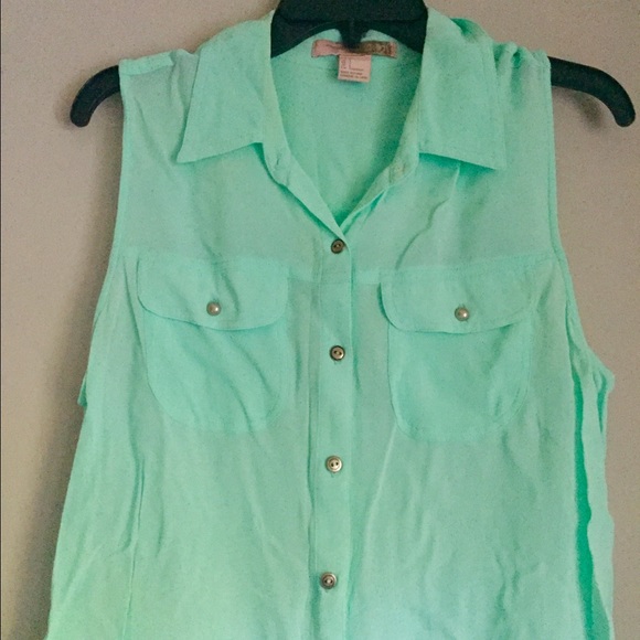 Light blue top - Picture 2 of 2