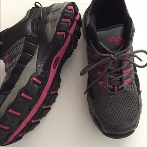 Nautilis women's size 10