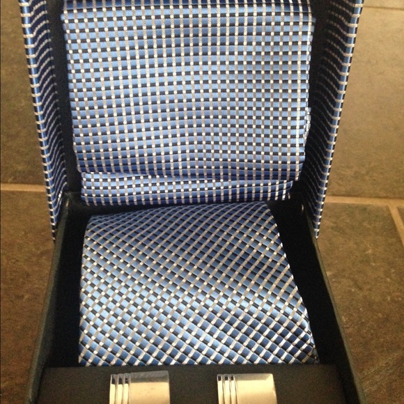 Men's tie set.