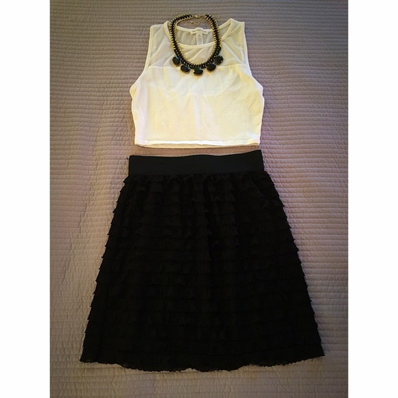 Black fitted skirt