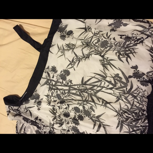 Super cute black and white top