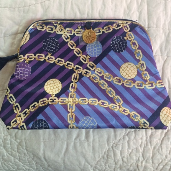 Estée Lauder makeup bag