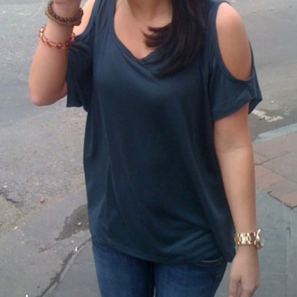 Tops - Shoulder-less Top