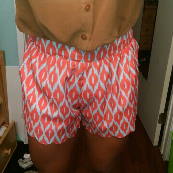 NWT CORAL/BLUE FASHION PATTERNED SHORTS SIZE XS