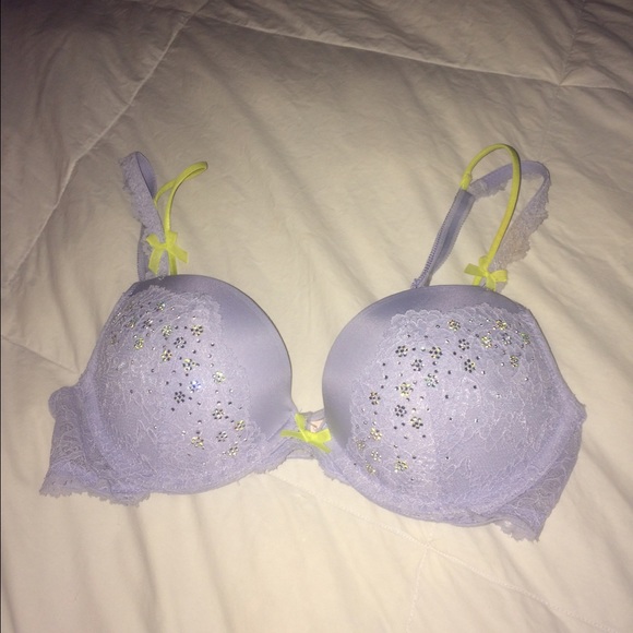 2 Victoria's Secret Bras