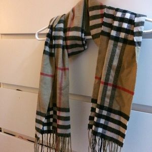 Burberry lookalike scarf