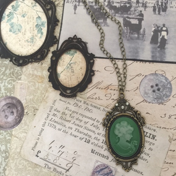 Cameo Pendant Necklace