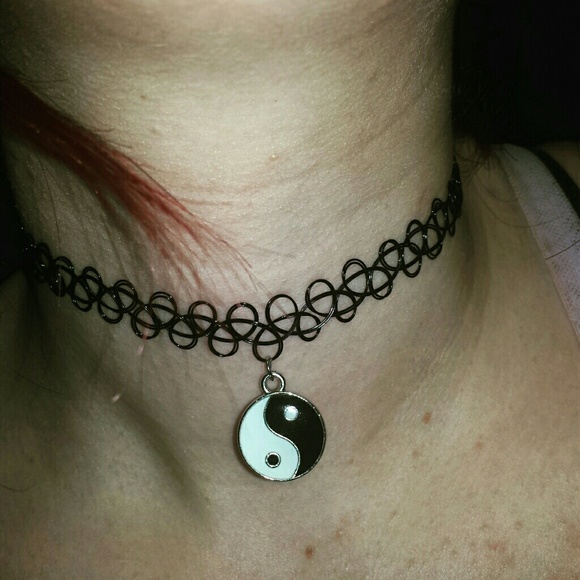 This is a cute choker.