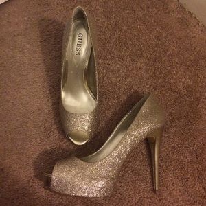 Guess Sparkly Gold Pumps!