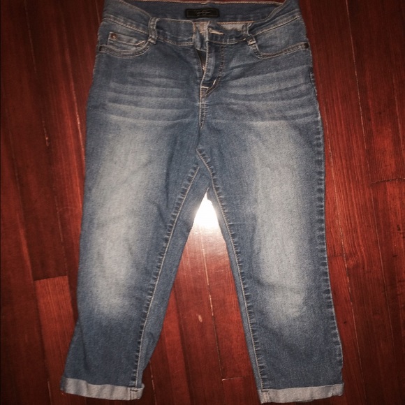 Jessica Simpson crops