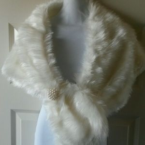 FINAL PRICE-Faux fur wrap