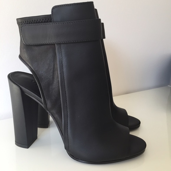 Sold!!!!!!!!!!Vince Brigham Open-toe Leather Ankl