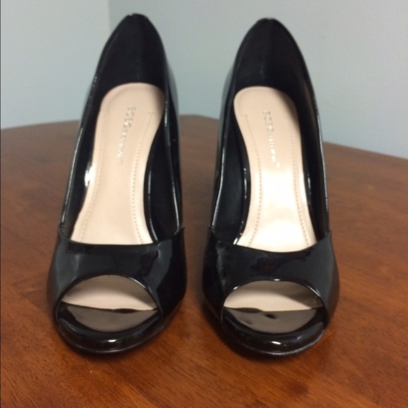 BCBGeneration Shoes - BCBGeneration open toe black pumps