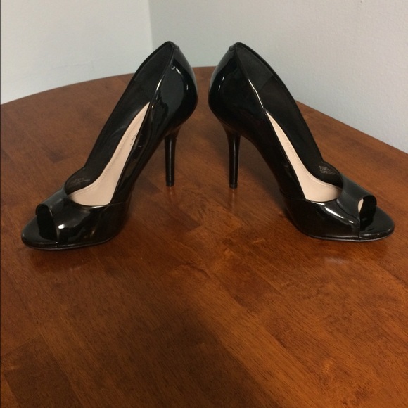 BCBGeneration open toe black pumps - Picture 2 of 3
