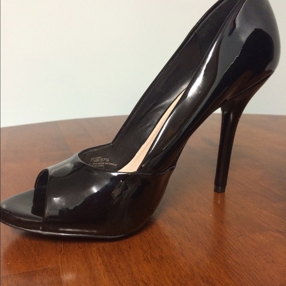 BCBGeneration open toe black pumps - Picture 3 of 3
