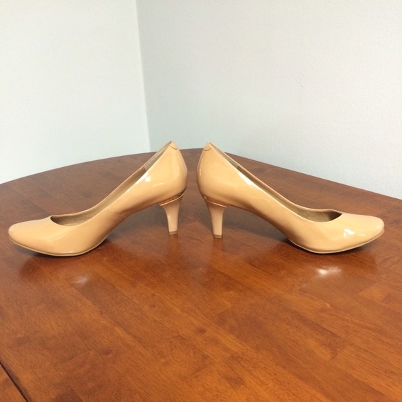 BCBGeneration closed toe nude heels