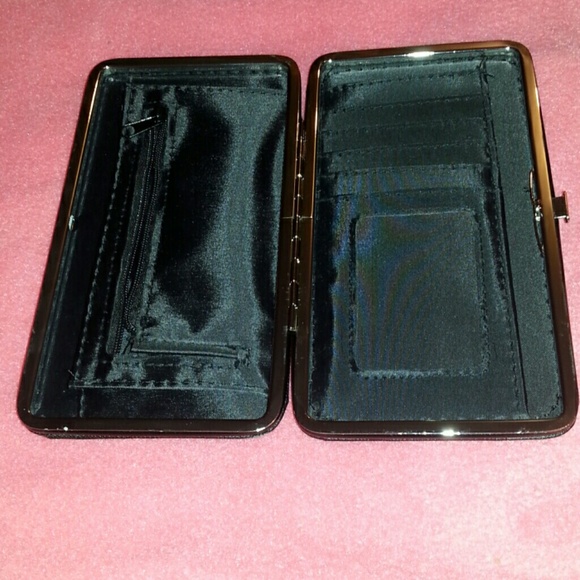 Clutch - Picture 2 of 2