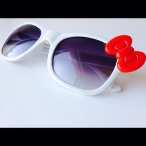 hello kitty glasses!