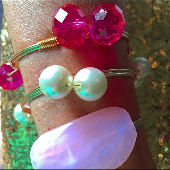 Pretty in Pink stack of four wire wrapped bangles - Picture 2 of 2