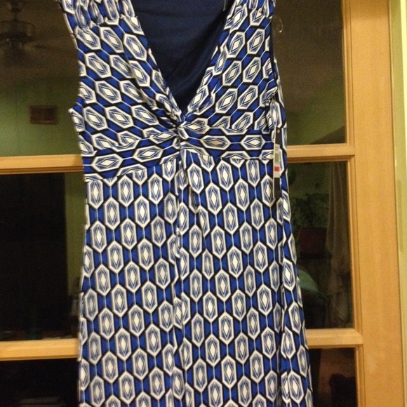 Dress - Picture 2 of 2
