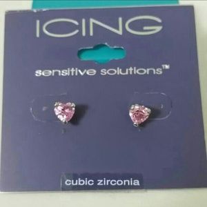 *SOLD* Pink heart sensitive earrings